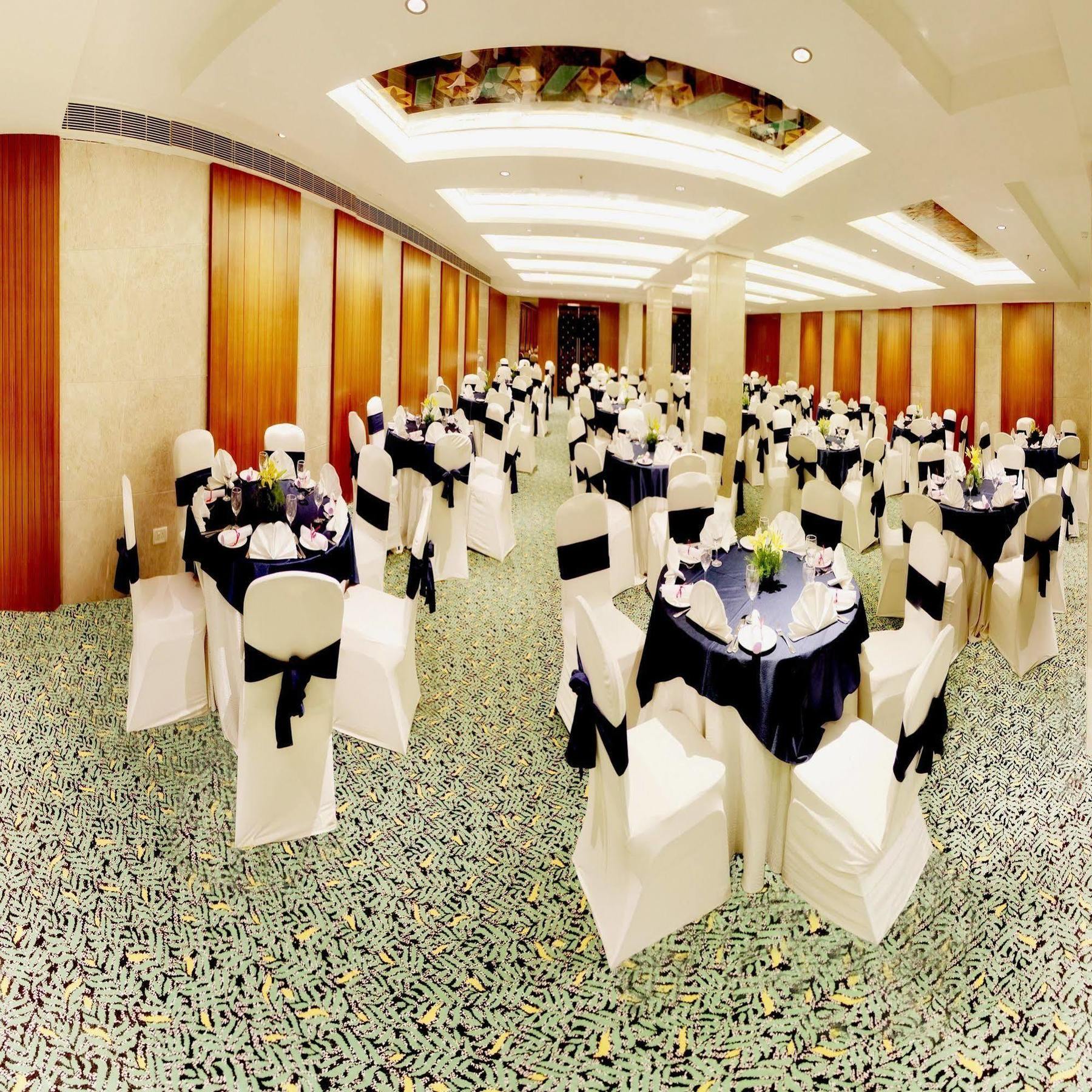 Aditya Park-A Sarovar Portico Hotel Hajdarábád Exteriér fotografie